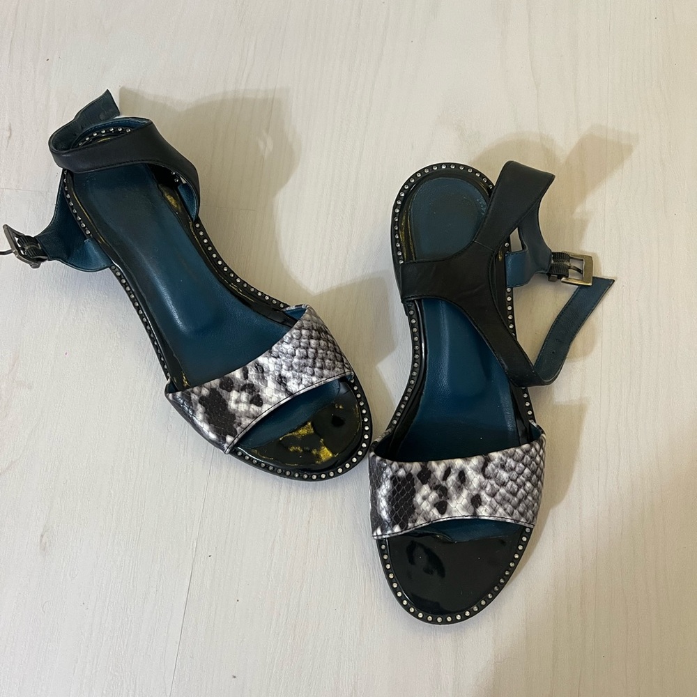 100% leather sandals , Italian brand